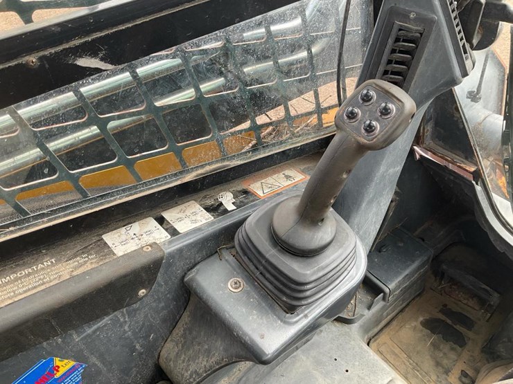 2012-deere-326d-image-26