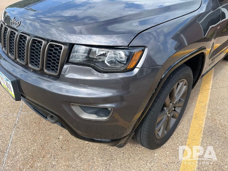 2016-jeep-grand-cherokee-image-19