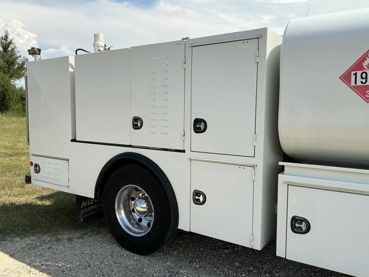 2020-peterbilt-337-image-57