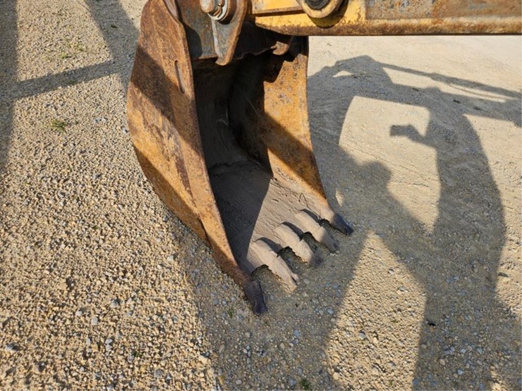 caterpillar-430d-image-29