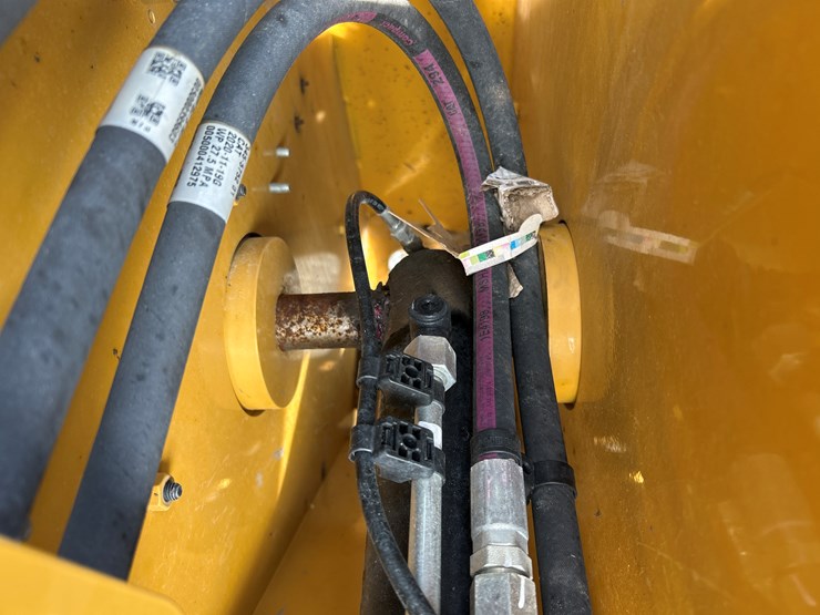 2021-caterpillar-236d3-image-18