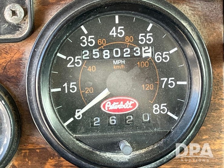 2000-peterbilt-385-image-49