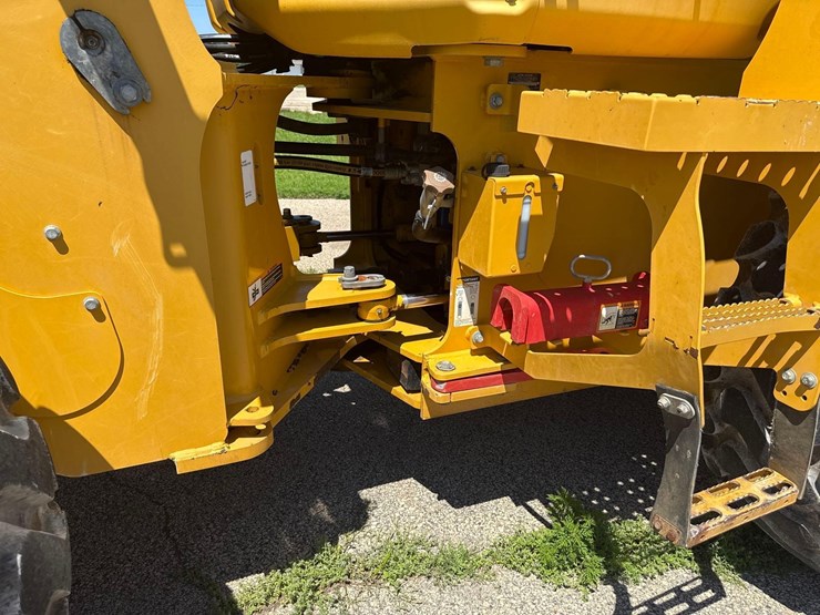 2019-deere-524l-image-14