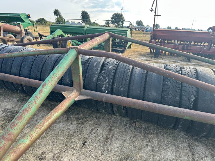 #32197-•-22'-tire-type-packer-image-23