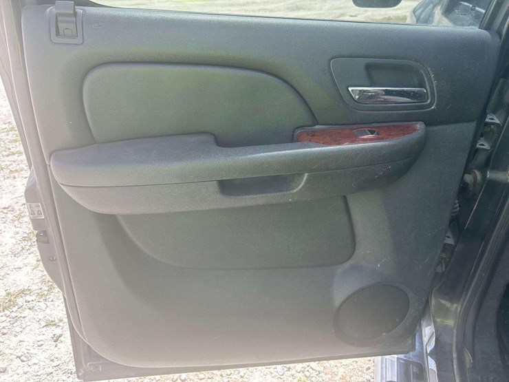 2011-chevrolet-silverado-image-18