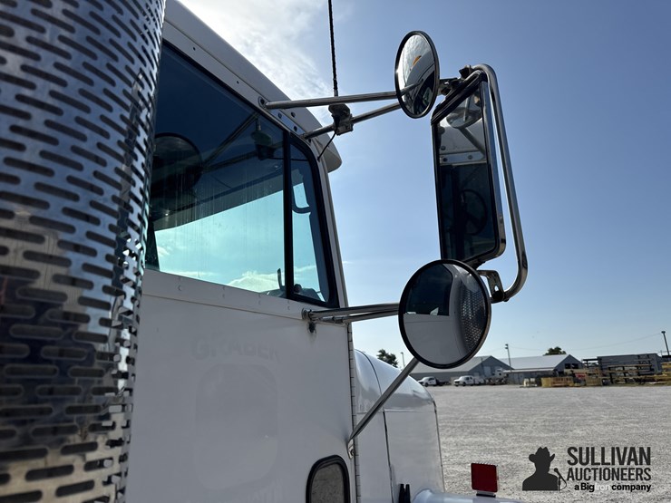 2000-freightliner-fld120-image-13