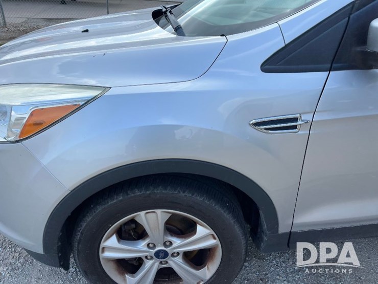 2015-ford-escape-se-image-12