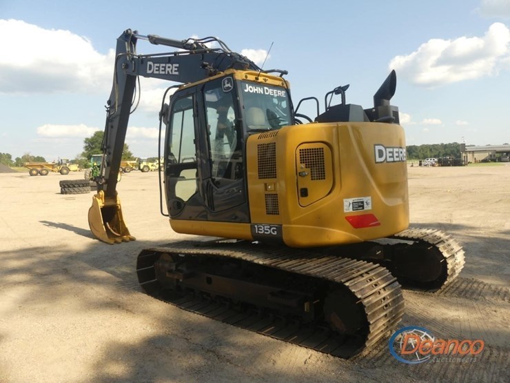 2020-deere-135g-image-10
