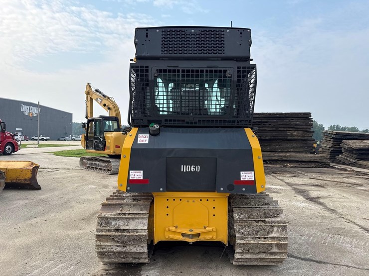 2023-deere-450-lgp-image-4