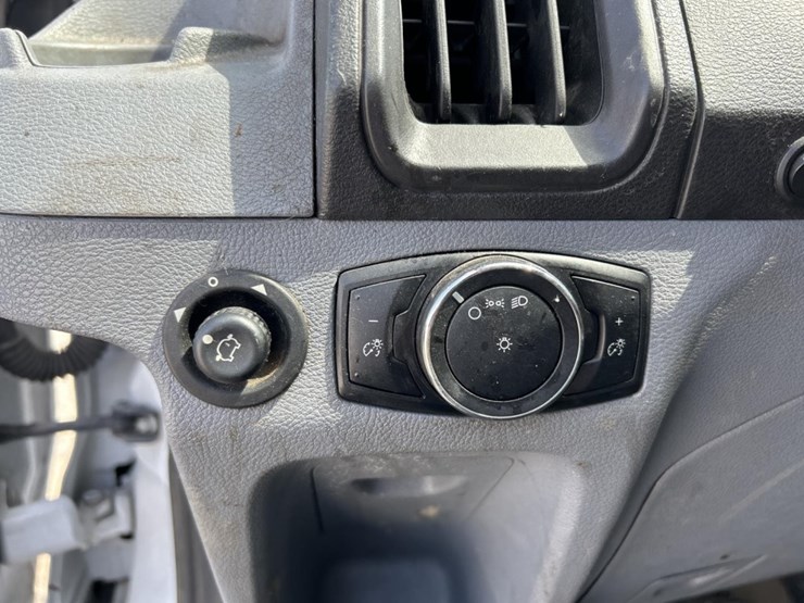 2015-ford-transit-image-34