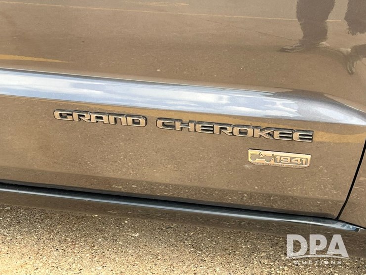 2016-jeep-grand-cherokee-image-25