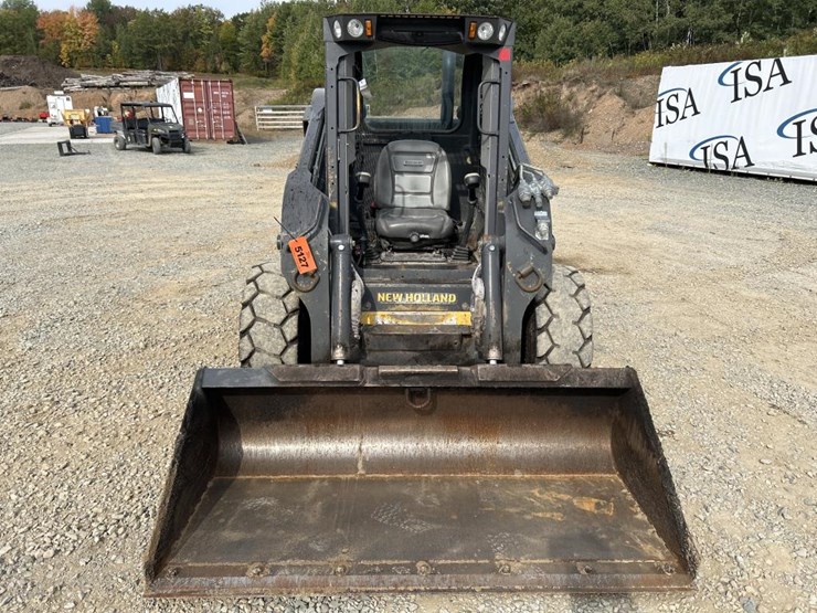 2020-new-holland-l228-image-8