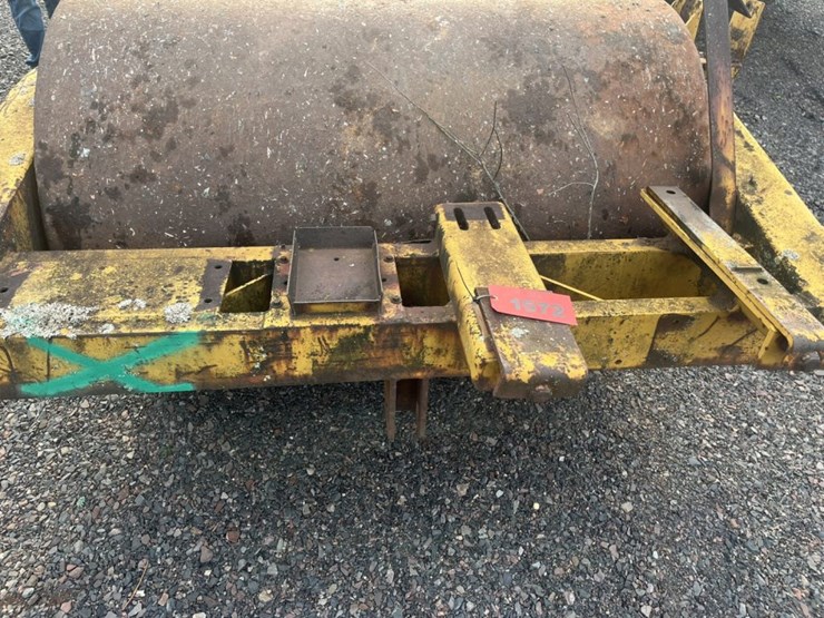 #1572-•-approx-66"x48“-bros-roller-compactor-image-5