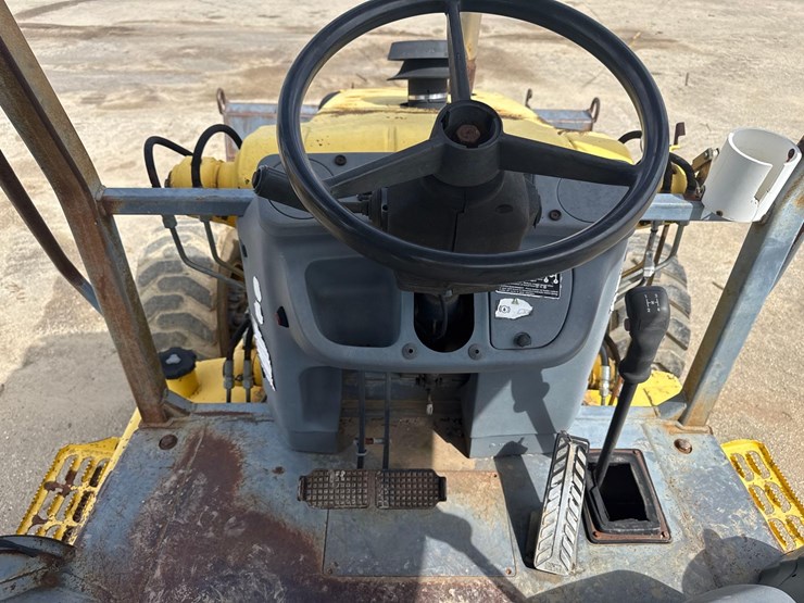 new-holland-555e-image-15