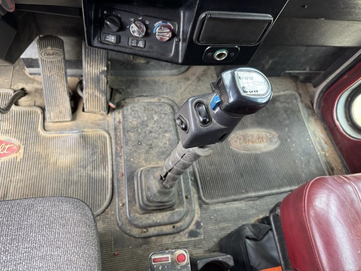 1995-peterbilt-359-image-51