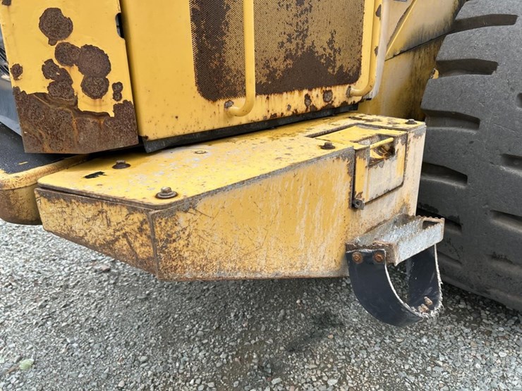 2014-deere-824k-image-33
