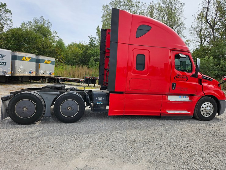 2019-freightliner-cascadia-126-image-20