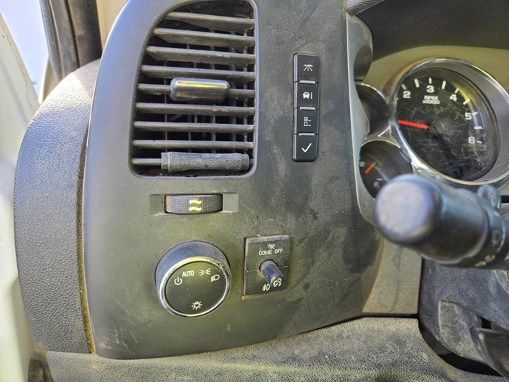 2012-chevrolet-silverado-2500-image-67