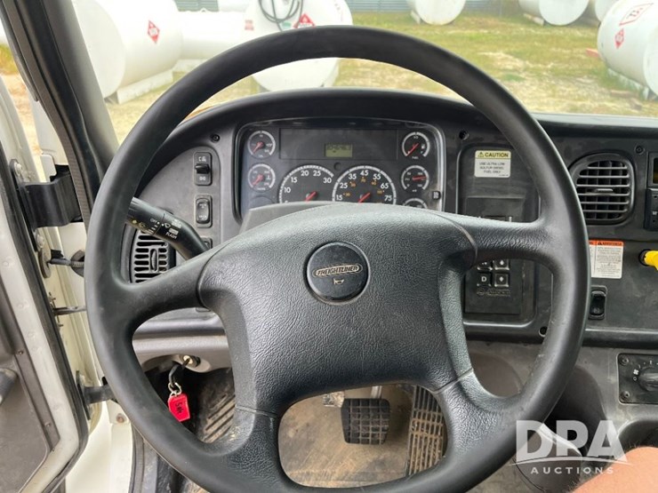 2010-freightliner-business-class-m2-petroleum-truck-(jn2961,-unit-491)-image-78