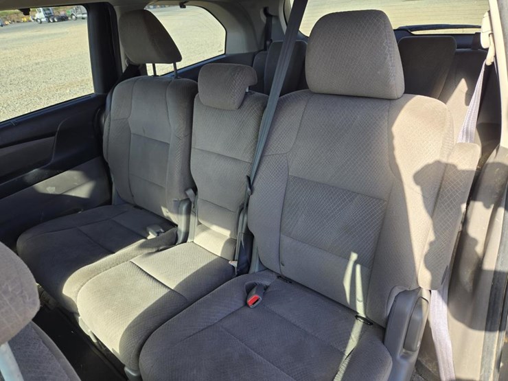 2014-honda-odyssey-image-38