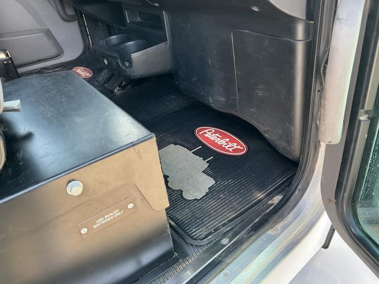 2020-peterbilt-337-image-106