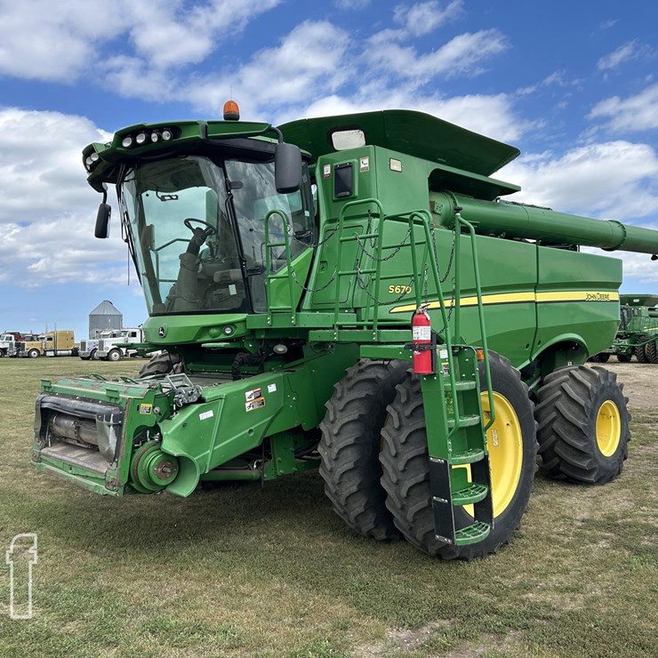 JOHN DEERE S670
