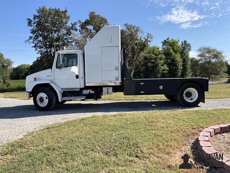 1998-freightliner-fl70-image-8
