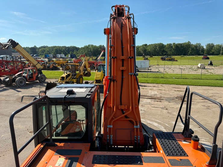 2019-hitachi-zx350lc-6n-image-22