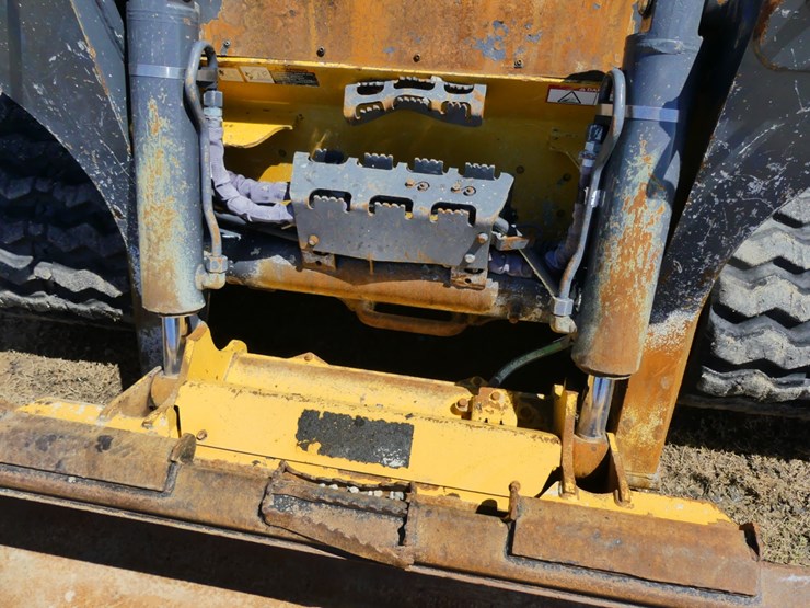 deere-331g-image-12
