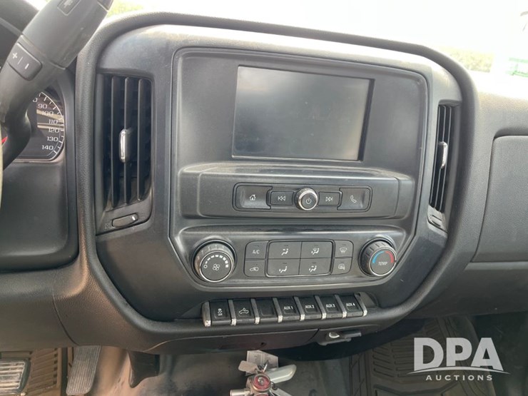 2017-gmc-3500-image-40