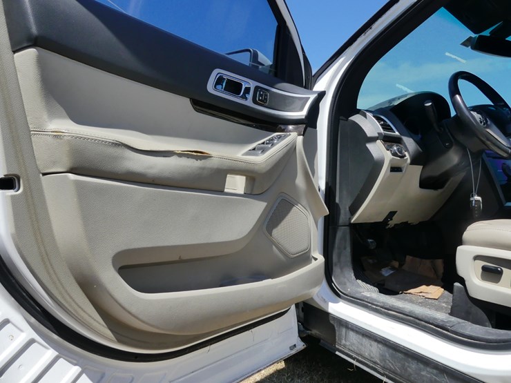 2012-ford-explorer-image-13