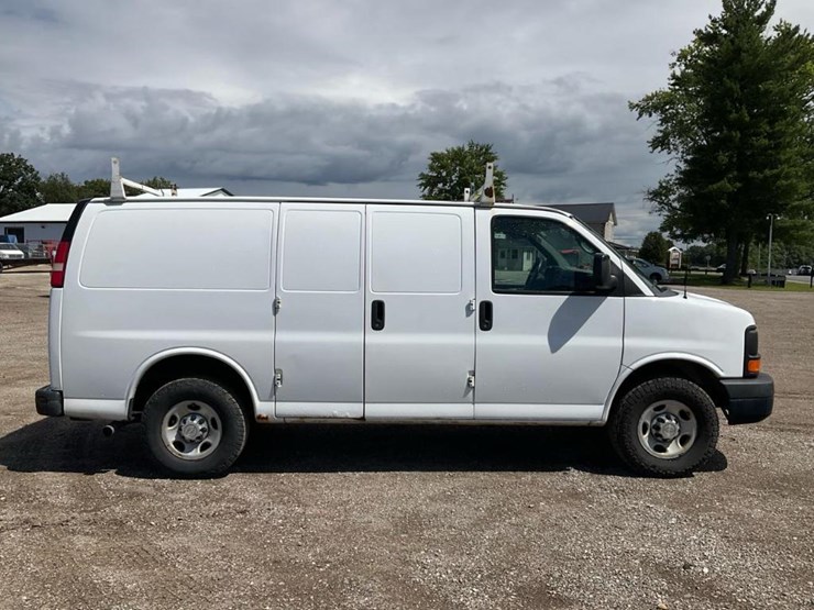 2013-chevrolet-express-g2500-image-6