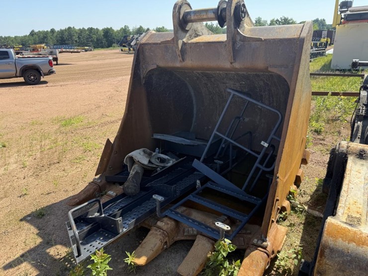 2020-deere-670g-lc-image-40