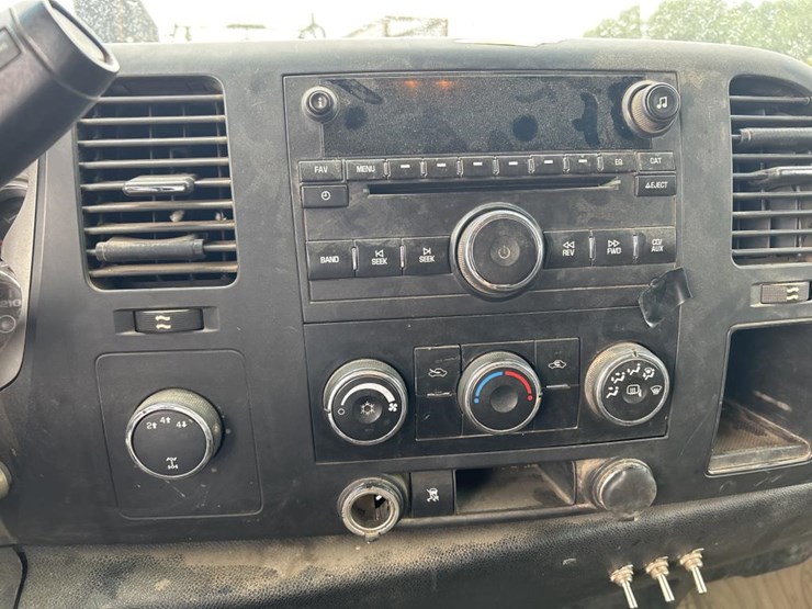 2011-chevrolet-2500hd-image-46