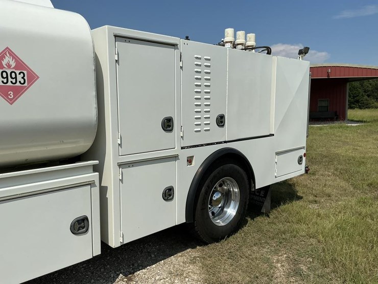 2020-peterbilt-337-image-54