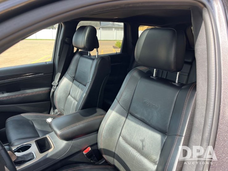 2016-jeep-grand-cherokee-image-41