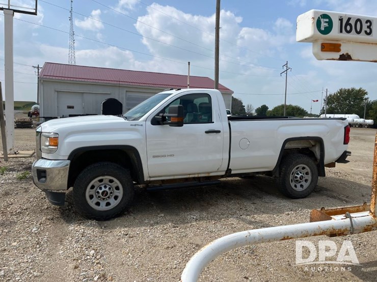 2017-gmc-3500-image-9