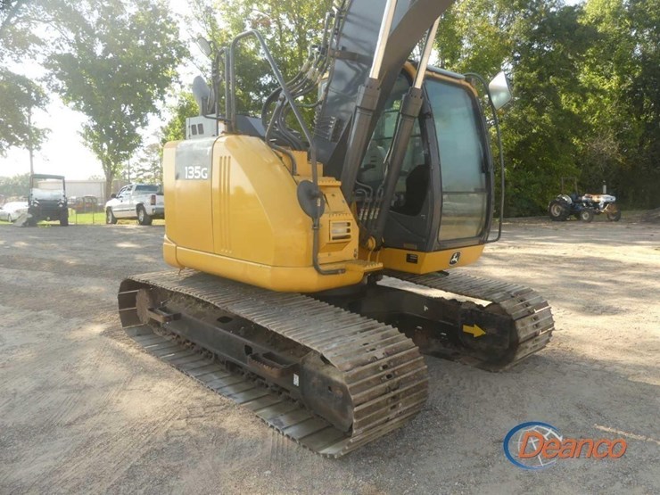 2020-deere-135g-image-3