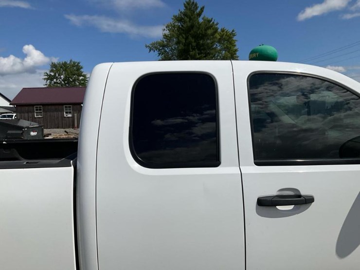 2013-chevrolet-silverado-2500-image-37