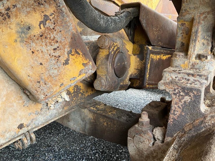 2012-caterpillar-d6t-lgp-image-28