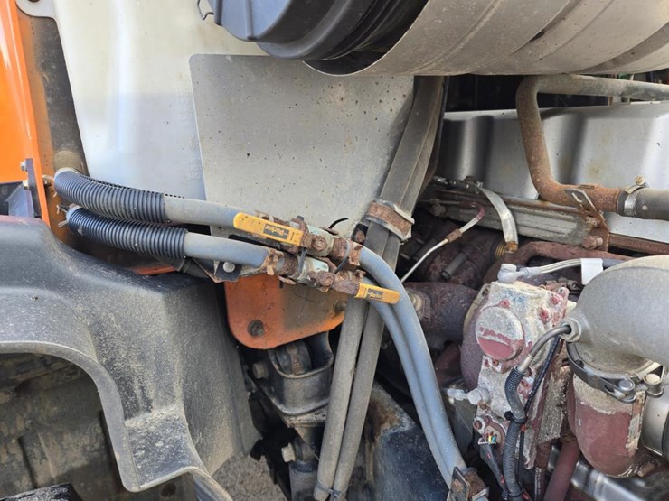 2015-mack-granite-gu813-image-79