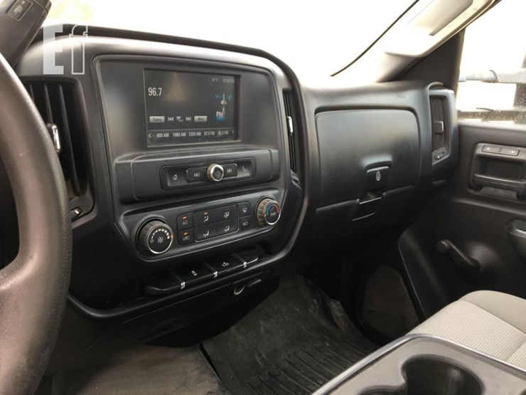 2017-chevrolet-3500-image-7
