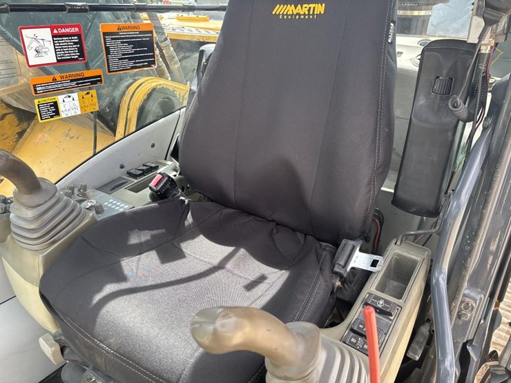 2014-deere-380g-lc-image-60