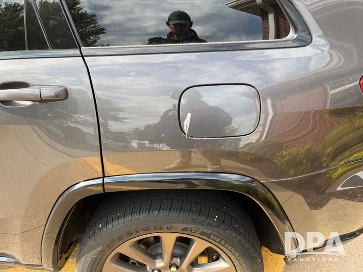 2016-jeep-grand-cherokee-image-34