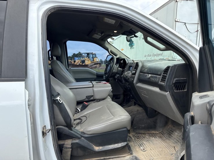 2020-ford-f550-image-35