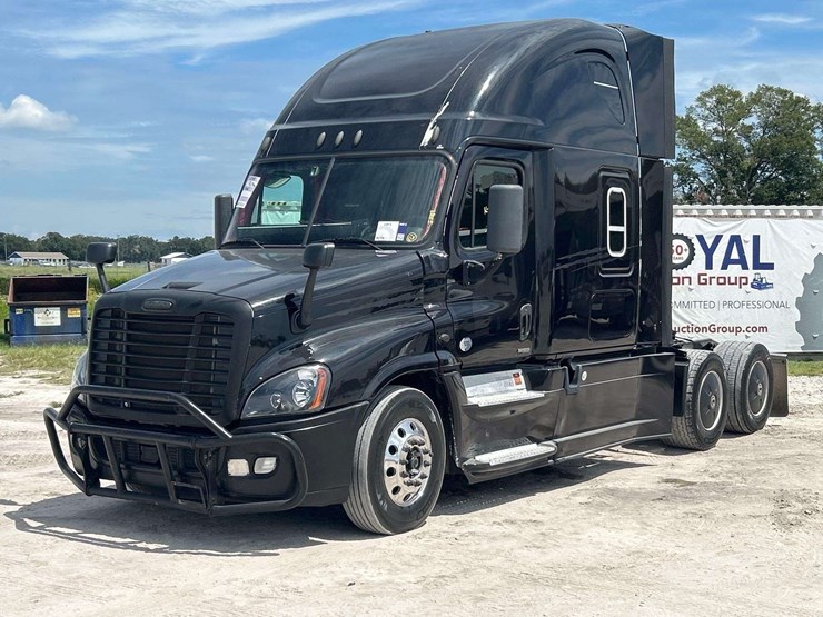 2014-freightliner-cascadia-125-image-1