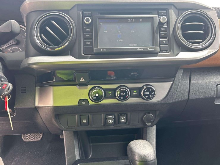 2018-toyota-tacoma-image-16