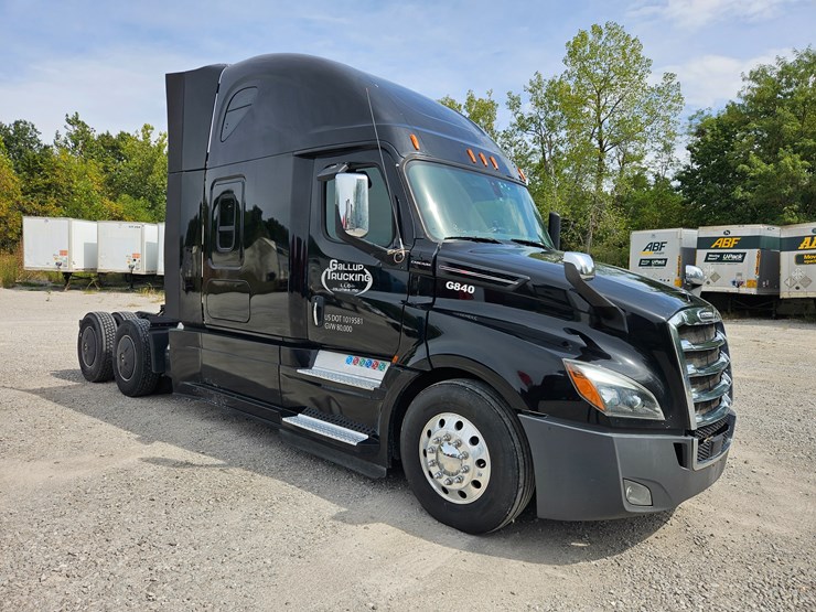 2018-freightliner-cascadia-126-image-26