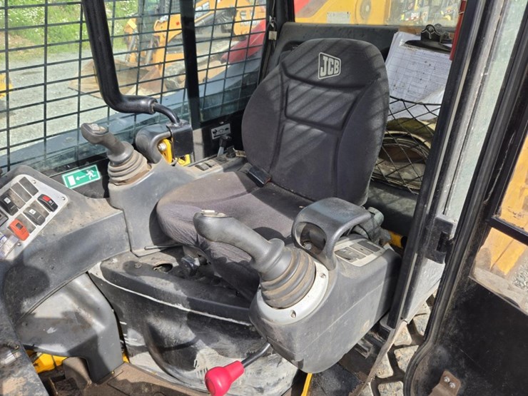 2010-jcb-180-image-38