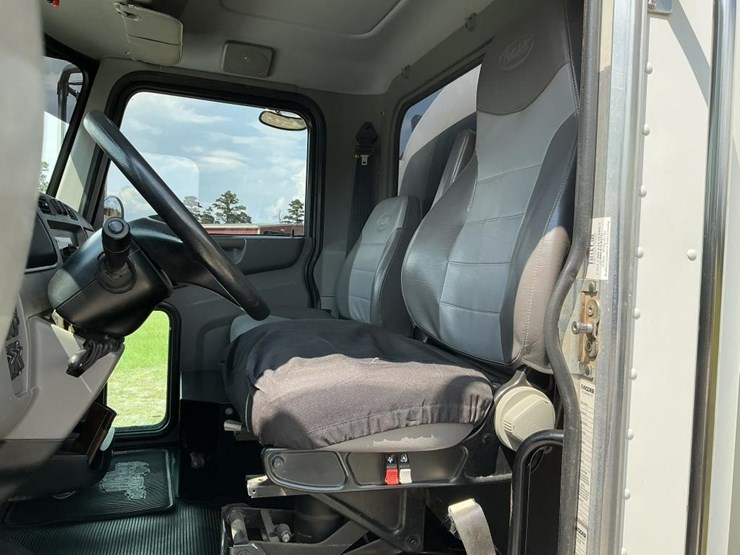 2020-peterbilt-337-image-92